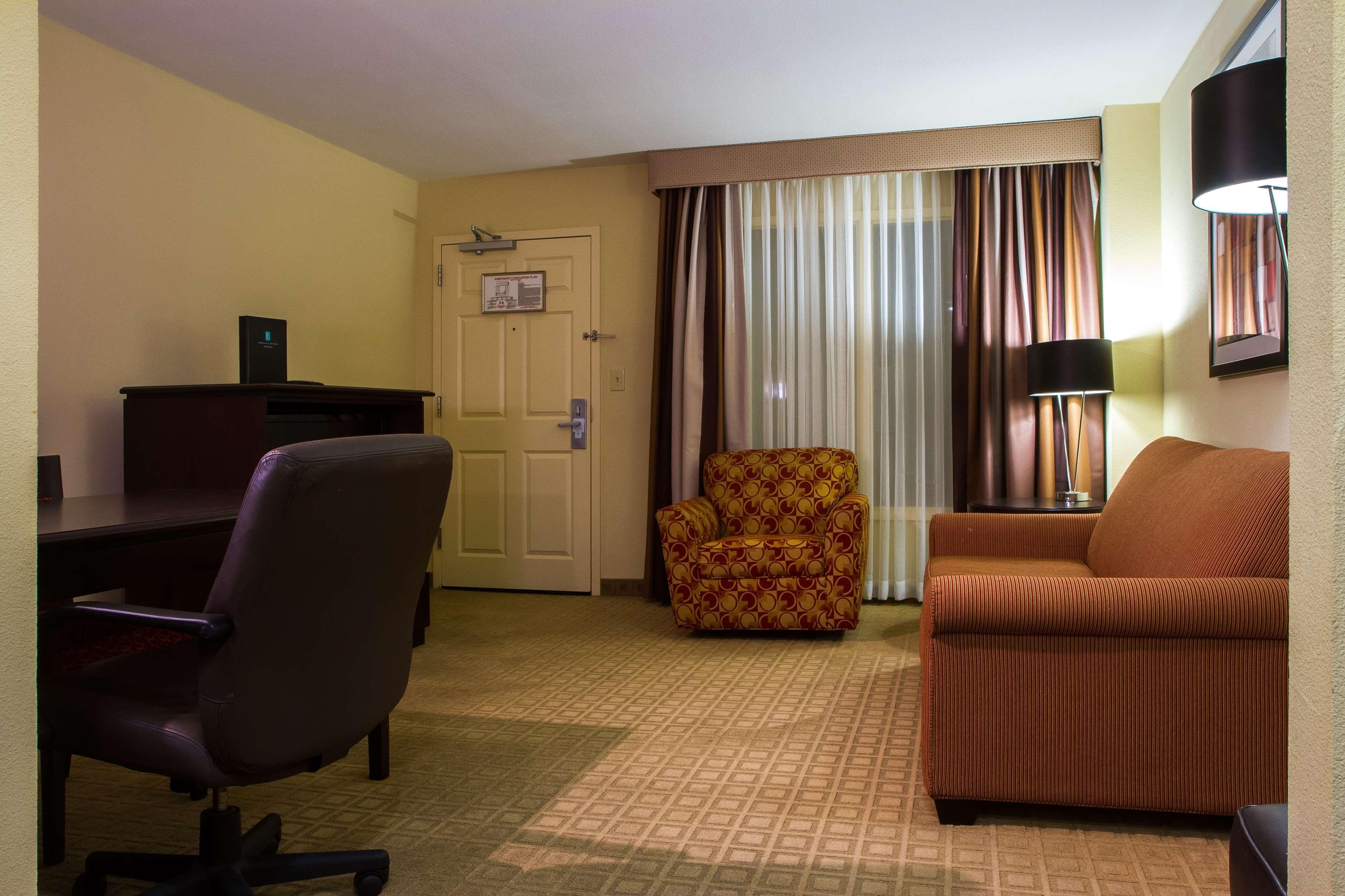 Embassy Suites By Hilton Ларедо Экстерьер фото